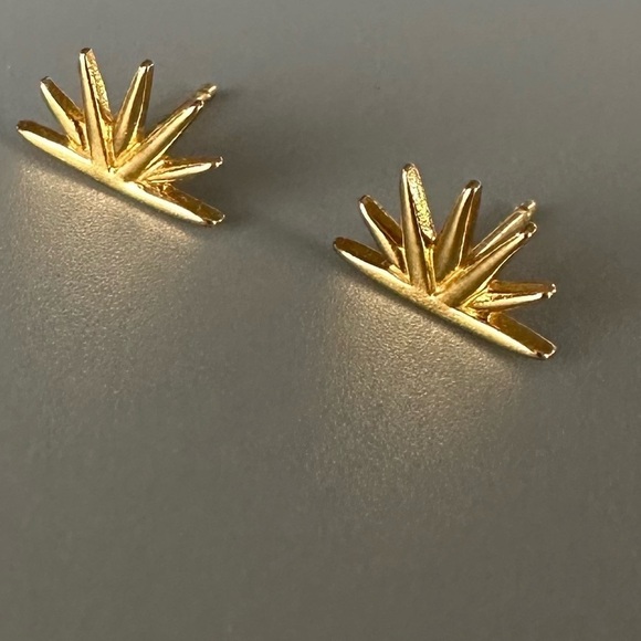 24k Gold Vermeil Simple Half Circle Spike Stud Earrings - Picture 10 of 10